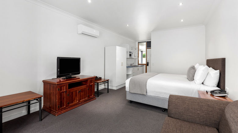 <b>Commodore On The Park Room</b>. Images powered by <a href="https://www.leonardoworldwide.com/" title="Leonardo Worldwide" target="_blank">Leonardo</a>.