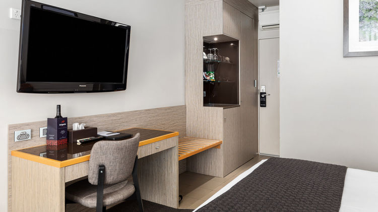 Commodore On The Park Room