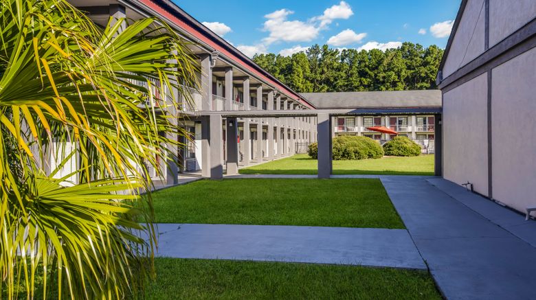 <b>Red Roof Inn Savannah-Richmond Hill/I-95 Exterior</b>. Images powered by <a href="https://www.leonardoworldwide.com/" title="Leonardo Worldwide" target="_blank">Leonardo</a>.
