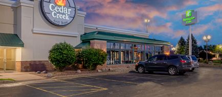 Holiday Inn & Suites Exterior