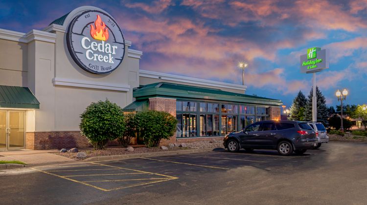 Holiday Inn & Suites Exterior