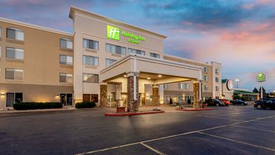 Holiday Inn & Suites