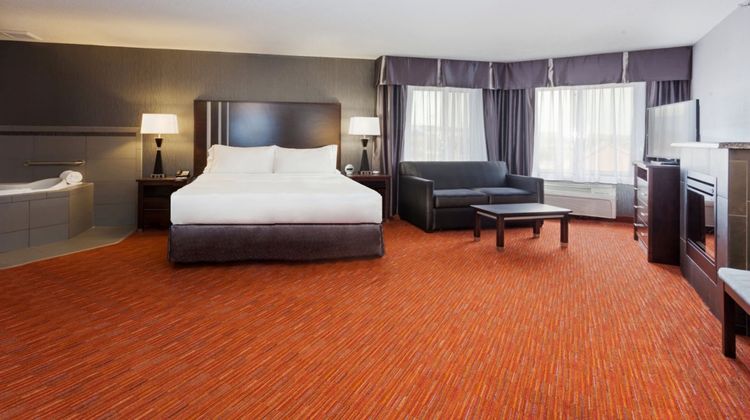 Holiday Inn Express & Suites Rapid City Suite