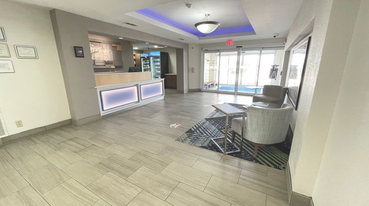 Holiday Inn Express Lobby
