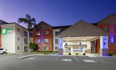 Holiday Inn Express & Suites Tulare