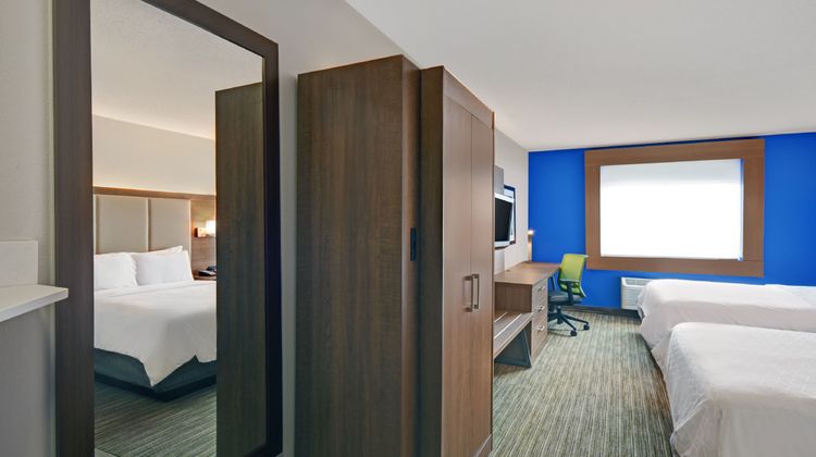 Holiday Inn Express Marshall Room
