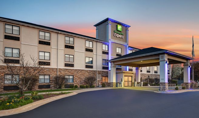 Holiday Inn Express Marshall Exterior