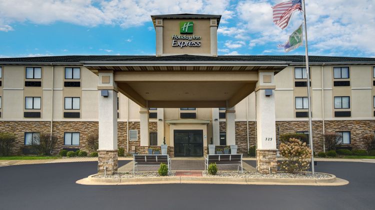 Holiday Inn Express Marshall Exterior