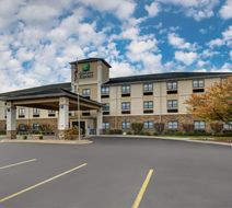 Holiday Inn Express Marshall Exterior