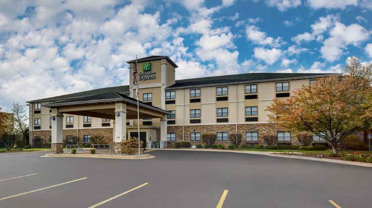 Holiday Inn Express Marshall Exterior