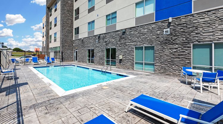 Holiday Inn Express & Stes Denton/Sanger Pool