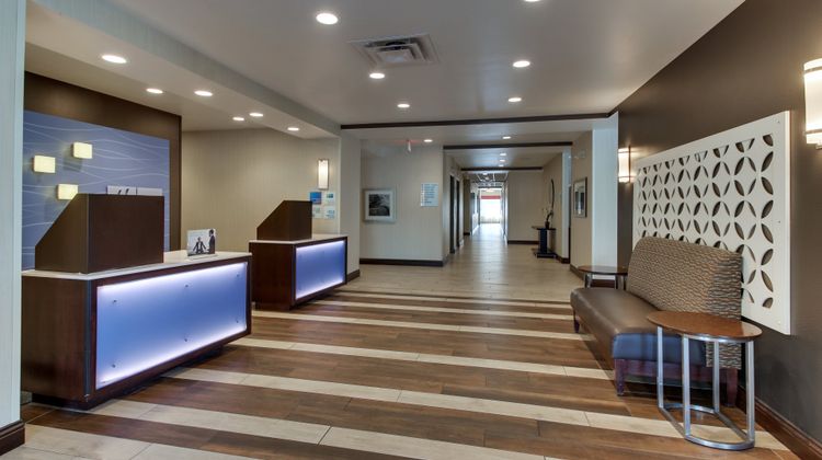 Holiday Inn Express Cheektowaga NE Lobby