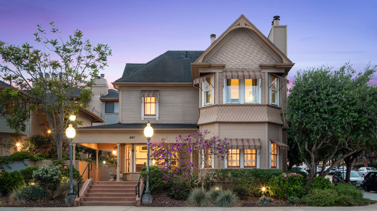 Victorian Inn Exterior
