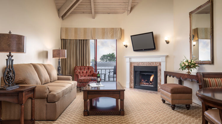 Victorian Inn Suite