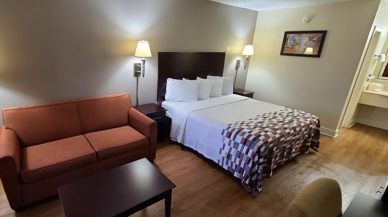 <b>Red Roof Inn Tifton Room</b>. Images powered by <a href="https://www.leonardoworldwide.com/" title="Leonardo Worldwide" target="_blank">Leonardo</a>.