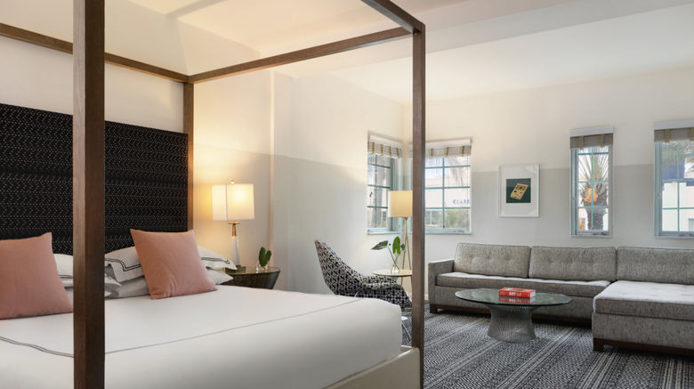 <b>Kimpton Surfcomber Hotel Room</b>. Images powered by <a href="https://www.leonardoworldwide.com/" title="Leonardo Worldwide" target="_blank">Leonardo</a>.