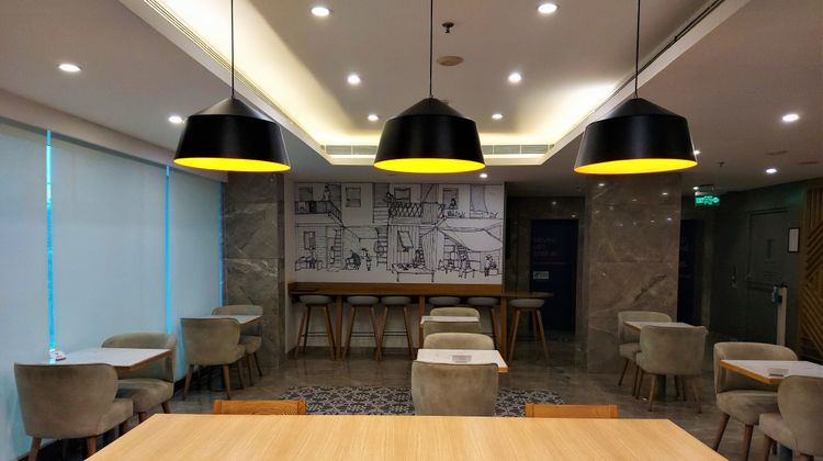 Holiday Inn Express Prahlad Nagar Restaurant