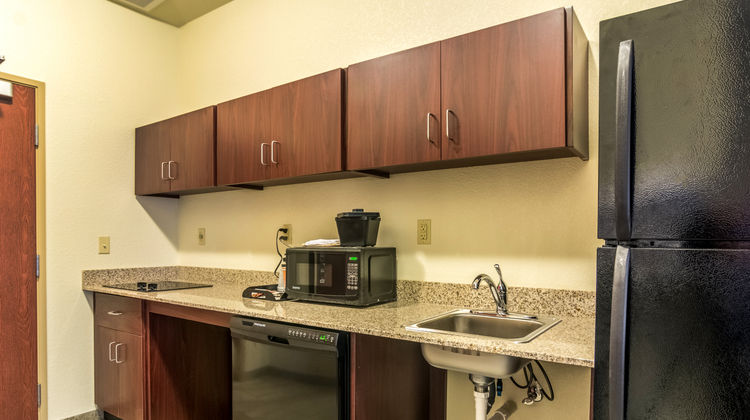 Cobblestone Hotel & Suites Greenville Suite