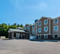 Cobblestone Hotel & Suites Greenville Exterior