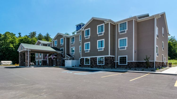 Cobblestone Hotel & Suites Greenville Exterior
