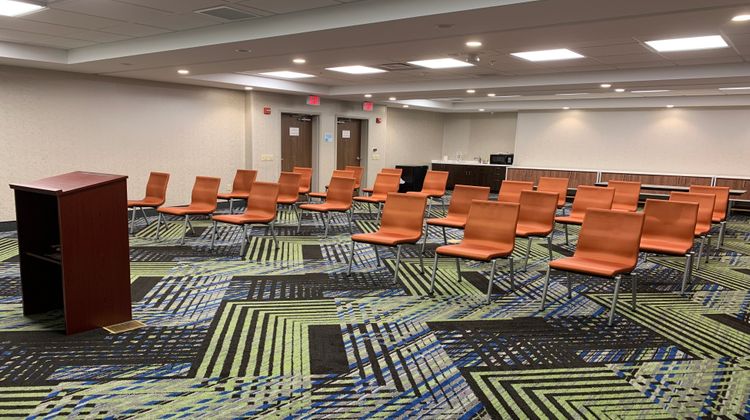 Holiday Inn Express & Suites Middletown Meeting
