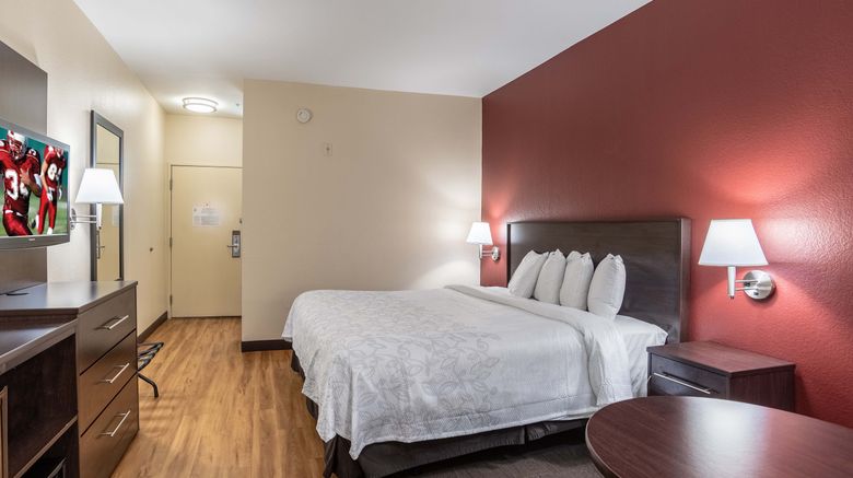 <b>Red Roof PLUS+ San Antonio Downtown Room</b>. Images powered by <a href="https://www.leonardoworldwide.com/" title="Leonardo Worldwide" target="_blank">Leonardo</a>.