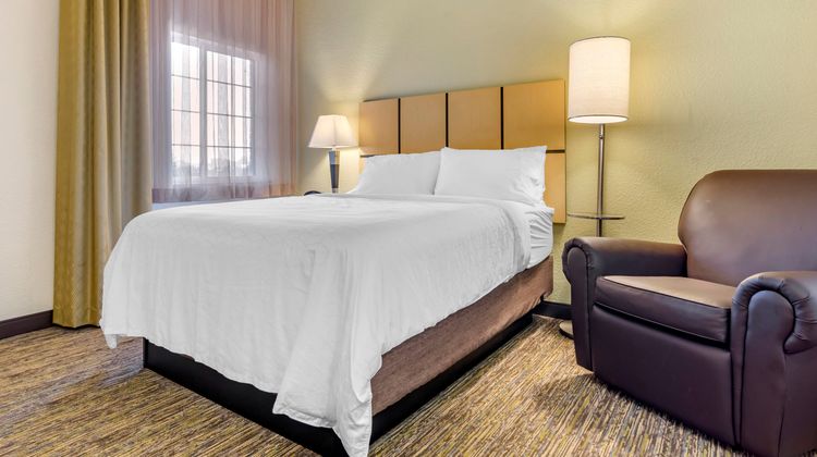 Candlewood Suites Alabaster Room