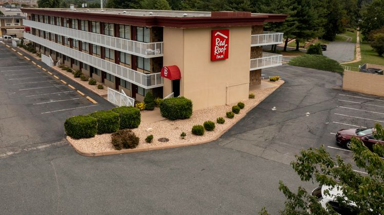 Red Roof Inn Charlottesville Exterior