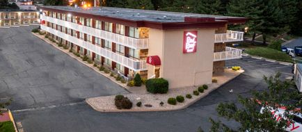 Red Roof Inn Charlottesville Exterior
