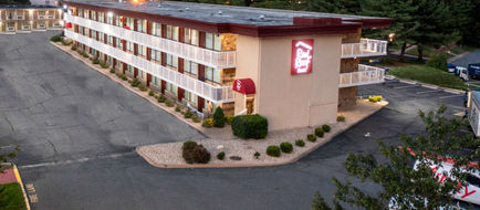Red Roof Inn Charlottesville Exterior