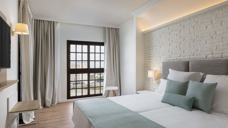 <b>AluaSoul Orotava Valley Room</b>. Images powered by <a href="https://www.leonardoworldwide.com/" title="Leonardo Worldwide" target="_blank">Leonardo</a>.