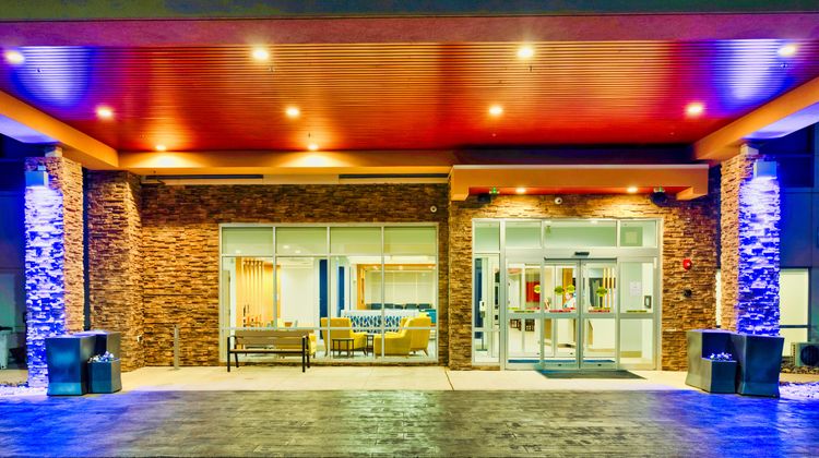 Holiday Inn Express & Suites-Univ Area Exterior