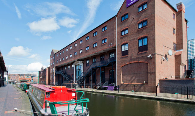 Premier Inn Bham Broad St (Canal Side) Exterior