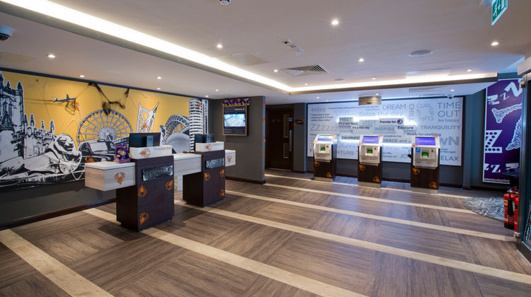 Premier Inn Bristol City Ctr Finzel Lobby