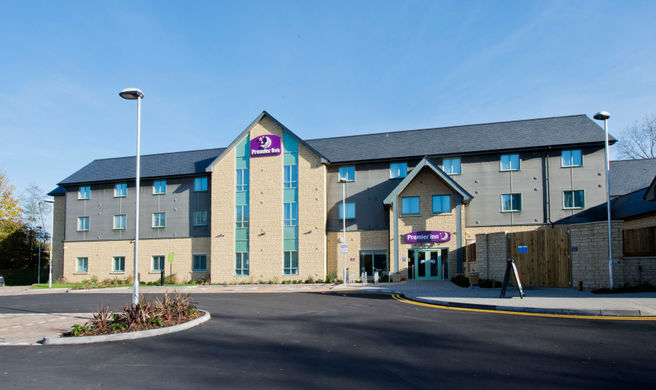 Premier Inn Cirencester Exterior