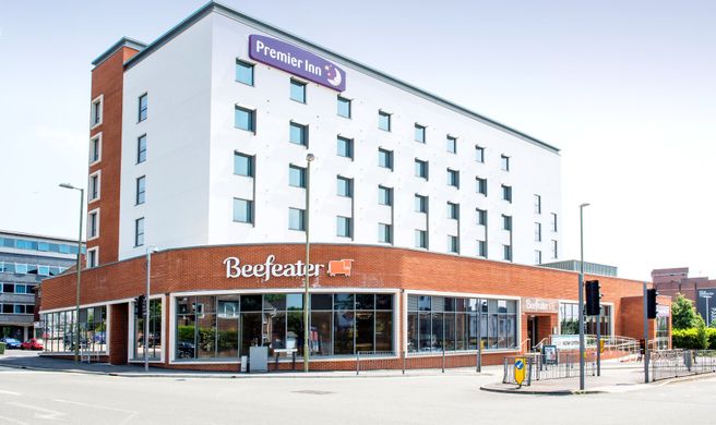 Premier Inn Farnborough Town Centre Exterior