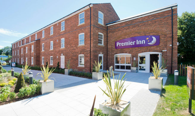 Premier Inn Farnham Exterior