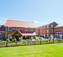 Premier Inn Farnham Exterior