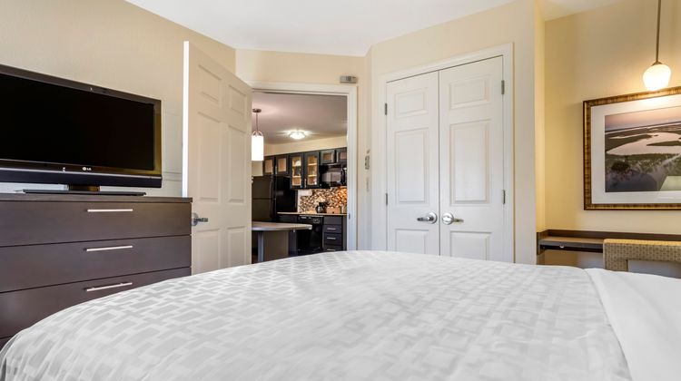 Candlewood Suites Alabaster Suite