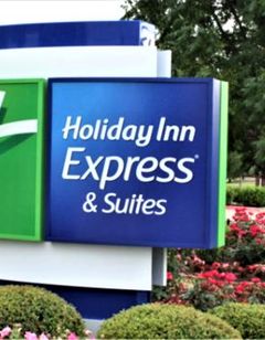 Holiday Inn Express & Suites Dearborn