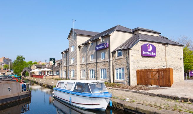 Premier Inn Huddersfield Central Exterior