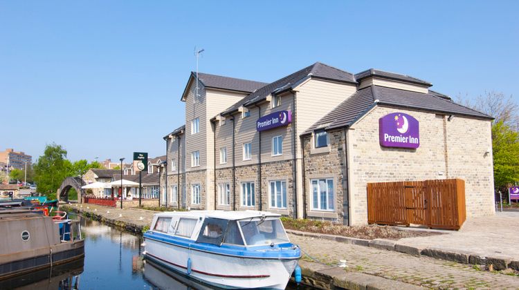 Premier Inn Huddersfield Central Exterior