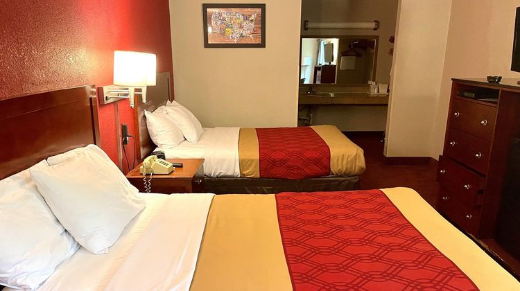 Red Carpet Inn University of MD Room