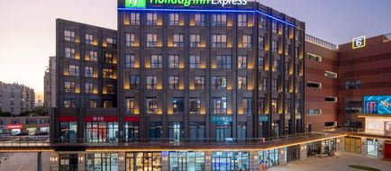 Holiday Inn Express North Gateway Exterior