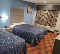 Scottish Inns & Suites Room
