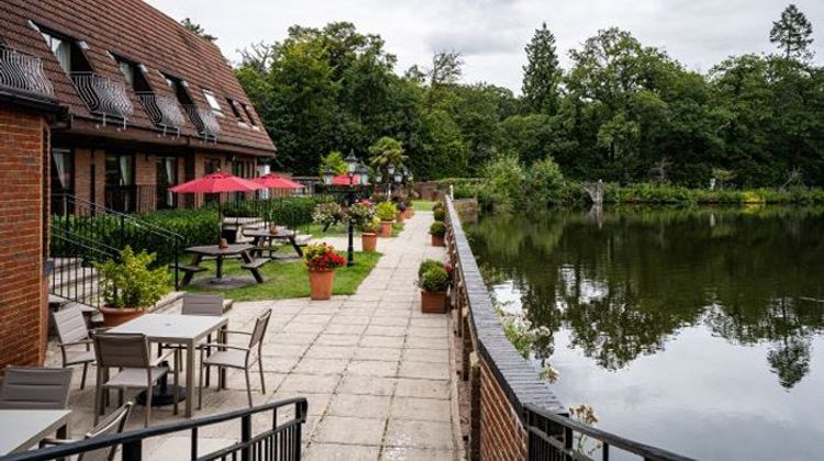Lakeside International Hotel Exterior