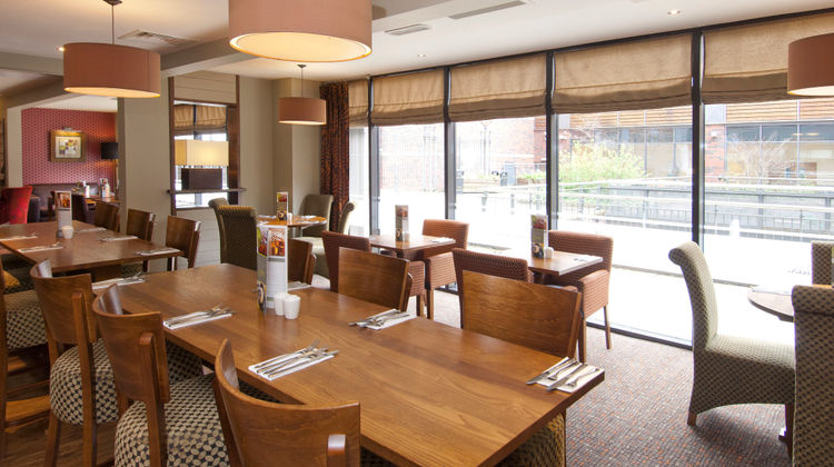 Premier Inn Leeds C. C. (Leeds Arena) Lobby