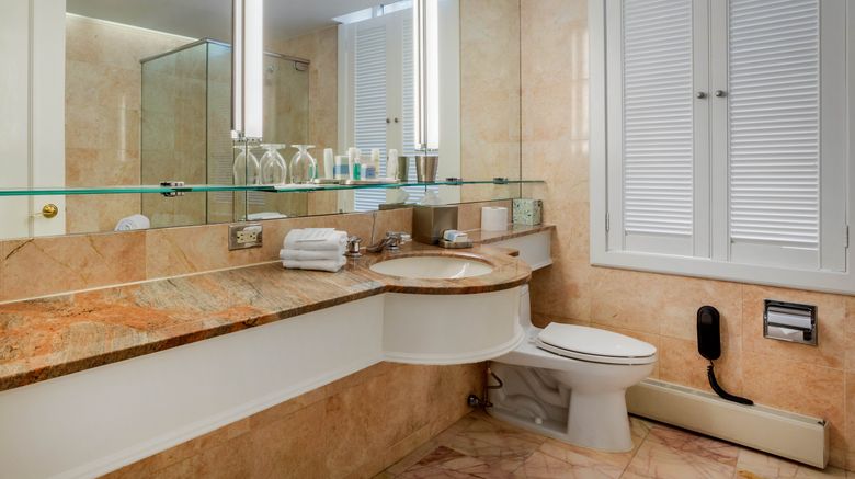 <b>Omni Berkshire Place Suite</b>. Images powered by <a href="https://www.leonardoworldwide.com/" title="Leonardo Worldwide" target="_blank">Leonardo</a>.