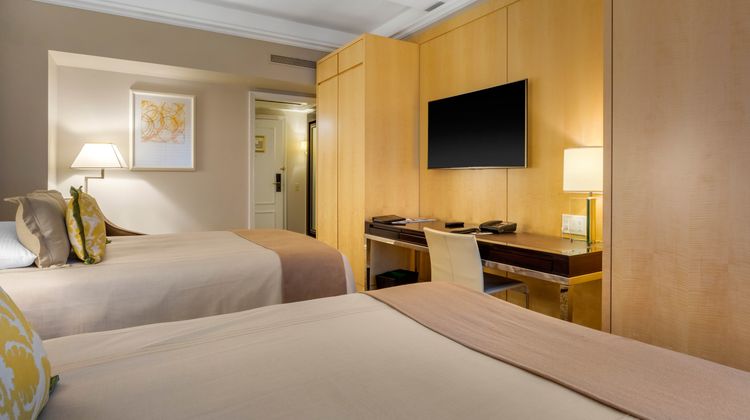 Omni Berkshire Place Room