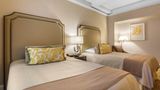 <b>Omni Berkshire Place Room</b>. Images powered by <a href="https://www.leonardoworldwide.com/" title="Leonardo Worldwide" target="_blank">Leonardo</a>.